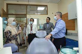 Mula beroperasi di bangunan kini dari tahun 2013. Dr Adham Baba On Twitter Selepas Mesyuarat Dgn Pengarah Kesihatan Pahang Pegawai Kesihatan Daerah Kuantan Di Pejabat Kesihatan Daerah Kuantan Menteri Kesihatan Mengadakan Lawatan Kerja Di Klinik Kesihatan Bandar Kuantan Kelmarin