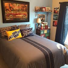 18 Retro Themed Bedroom Ideas The Sleep Judge Retro Bedrooms Cars Room Boys Room Decor