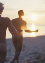 Simone Susinna nudo mostra le palle in un film: video e foto - BitchyX