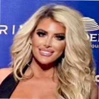 Julie Boak's Instagram, Twitter & Facebook