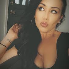 PrettyLittleThing.com