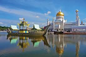 With golden domes and vaulted roofs, this palace was designed by filipino architect leandro v. Brunei Half Day City Tour With Royal Regalia Istana Nurul Iman Kampung Ayer Bandar Seri Begawan Compare Prices 2021