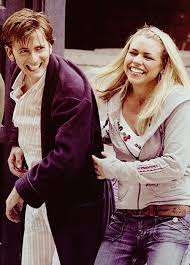 The Tenth Doctor And Rose Tyler David Tennant And Billie Piper Doctor Who Companions Doctor Who Doctor Who Cast