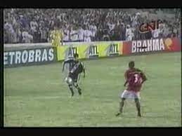 Escrever o nome na história desse duelo é o sonho de todo jogador que defende uma dessas camisas, mas é privilégio de poucos. Pedrinho Vasco Da Gama Youtube