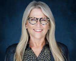 It just makes me smile to make my clients so happy! …”Pam did an incredible  job. I never looked better! Using my headshot for EVERYTHING!”