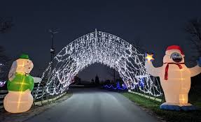 It's not an rv resort, but it is a great stop over point and you don't even have to unnhook! Lake Metroparks Farmpark Holding Drive Thru Holiday Light Display