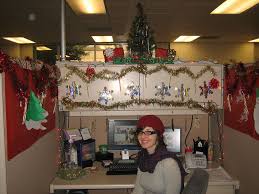 Pin By Dolly Purdie On Decor Christmas Cubicle Decorations Cubicle Decor Office Office Christmas Decorations