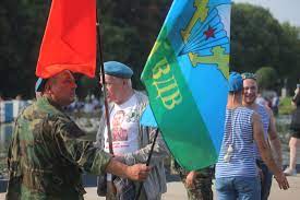 А если включить в петербургских парках фонтаны, то в день вдв во время традиционных купаний можно. Avyg50 Ykizidm