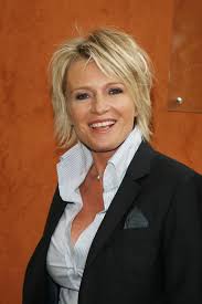 Sophie davant a néanmoins été coupée par dadju qui semblait être persuadé d'avoir déjà participé à une émission de sophie davant : Sophie Davant A L Antenne Depuis Chez Elle