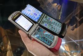 Press and hold the volume up + down then press the power button. The New Motorola Razr Does What No Other Foldable Has Slashgear