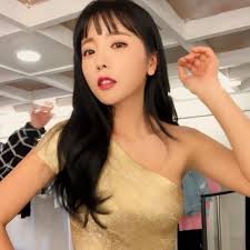 She debuted solo in 2009 with the song love battery. Hong Jin Young Showcases Her Voluminous Figure Daily K Pop News
