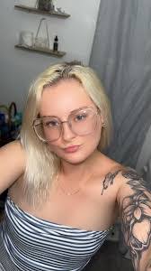 Amber Koons's Instagram, Twitter & Facebook