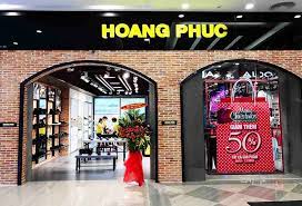 Ưng hoàng phúc bắt đầu từ lúc kí hợp đồng với thế giới giải trí (w.e), ưng hoàng phúc đã phát hành 5 album riêng. Hoang Phuc Store Sá»± Hoa Há»£p Hoang Phuc International Facebook