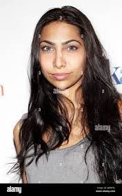 Aysha Mirza's Instagram, Twitter & Facebook