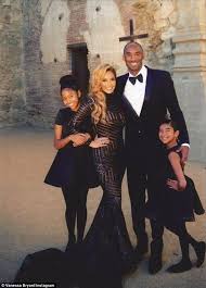 Kobe Bryant And Wife Vanessa Pose With Their Two Daughters Natalia 11 And Gianna Eight In Their Kobe Bryant And Wife Vanessa Bryant Kobe Bryant Pictures
