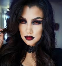A l'occasion de l'approche de l'automne, nous avons dévoilé les secrets du maquillage vampire fille réussi. 1001 Deguisements Et Maquillage Vampire Pour Femme Et Homme