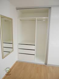 Schiebeturenschrank Nach Mass Mit Inneneinteilung Rechts Kleiderstange Fur Lange Kleider Einbauschrank Dachschrage Schiebetur Schiebeturenschrank Einbauschrank