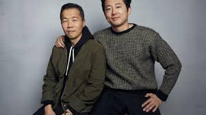 Молодая корейская семья переезжает в американскую глубинку. Asian American Filmmakers Dismayed At Golden Globe Rule On Minari Asharq Al Awsat