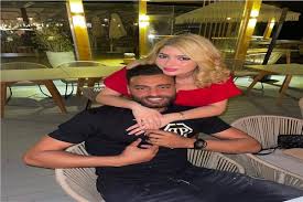 تلقى الدولي التونسي فرجاني ساسي، لاعب وسط الفريق الأول لكرة القدم بنادي الزمالك، صدمة قوية من إدارة القلعة البيضاء وذلك بعدما رفض اللاعب استكمال عقده حتى نهاية الموسم. Ø±Ø³Ø§Ù„Ø© Ø®Ø§ØµØ© Ù…Ù† Ø£Ø¨Ùˆ Ø¬Ø¨Ù„ Ù„Ø²ÙˆØ¬ØªÙ‡ ÙÙŠ Ø¹ÙŠØ¯ Ù…ÙŠÙ„Ø§Ø¯Ù‡Ø§ Ø¨ÙˆØ§Ø¨Ø© Ø£Ø®Ø¨Ø§Ø± Ø§Ù„ÙŠÙˆÙ… Ø§Ù„Ø¥Ù„ÙƒØªØ±ÙˆÙ†ÙŠØ©