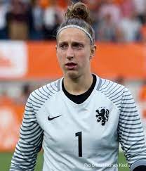 De keepster heeft zondag een enkelblessure opgelopen in. Selectie Oranjeleeuwinnen