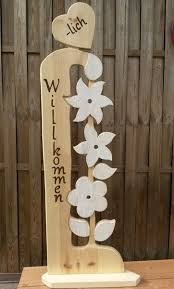 Pin Von Rose X Auf Herzlich Willkommen In 2020 Holzstelen Basteln Fruhling Holz Deko Holz Weihnachten