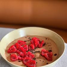 Mousse Lactee Stracciatella Framboise De Cyril Lignac Recette En 2020 Recette Cyril Lignac Recette Mousse Cuisine Et Boissons