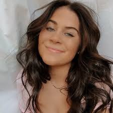 Kristin Hooper's Instagram, Twitter & Facebook