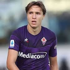 Cusì, ùn hè micca assai cunnisciutu di a mamma di trè per salvà u fattu chì hè una bona moglia per u so maritu è un pilastru di sustegnu à i so figlioli. Federico Chiesa Bio Affair In Relation Net Worth Ethnicity Salary Age Nationality Footballer