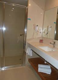 See more ideas about bathroom inspiration, beautiful bathrooms, bathroom design. Super Spacious Bathroom Life S Big Pleasures Picture Of The Victoria Hotel Melbourne Tripadvisor