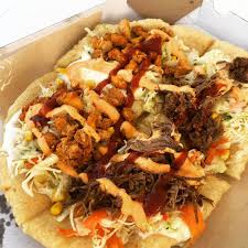 Objechać kraj wzdłuż granic, czyli objeść go jak langosza od chrupiących krawędzi. Langos Truck Posts Facebook