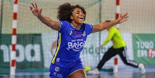Amanda Lemos perto de regressar ao Madeira Andebol SAD