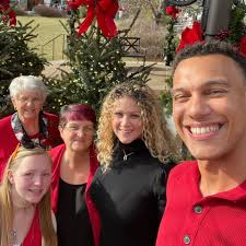 Name A great vet to take this thing off my dogs eyelid.