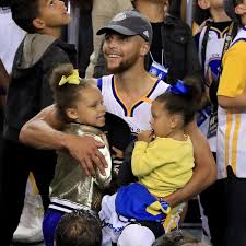 Steph curry with daughters ryan (l) and riley. Pictures Of Stephen Curry S Family And Daughters Popsugar Celebrity