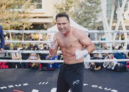 13 hours ago · hall of fame fighter oscar de la hoya's comeback fight 13 years after retirement will have to wait. Photos Oscar De La Hoya Shows Off His Comeback Form At Open Workout Boxing News