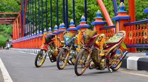 Savesave begron foto for later. Foto Prewedding Di Motor Satria Fu Prewedmoto Cute766