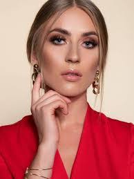 Laura Victoria's Instagram, Twitter & Facebook