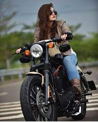 Pin By La Reine On Fille In 2020 Bike Photoshoot Biker Girl Bikes Girls