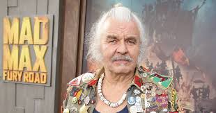 Opbrengsten hiervan gingen naar het amerikaans kankerfonds. Mad Max Acteur Hugh Keays Byrne 73 Overleden Celebrities Hln Be