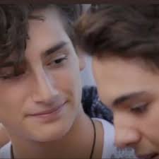 Mitzi Navarro (@MitziNavarro12)