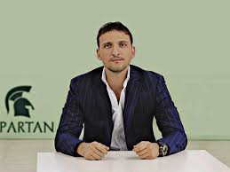Borna kilometrică pe care scrie 1 metru de autostradă a fost distrusă de un individ care a dat cu piciorul în ea, a spus ștefan mandachi, pentru digi 24. Cine Este Stefan Mandachi Omul De Afaceri Sucevean Care A Construit Cu Banii SÄƒi Singurul Metru De AutostradÄƒ Din Moldova