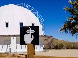 Ufologist george van tassel built the integratron in landers, ca (near joshua tree), supposedly following instructions provided by visitors from the planet venus. Inside Integratron A Crystal Sound Bath In A Desert Spaceship Adventure Com