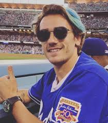 Antoine griezmann hair has made him a fashion icon in the world of football, but it has also been a lightning rod for criticism lately. Antoine Griezmann Blue Hair Dodgers Game