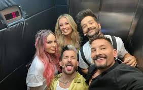 Mau & ricky is a venezuelan latin pop and reggaeton duo formed by the singer and songwriter brothers mau (born august 17, 1993, as mauricio alberto reglero rodriguez) and ricky (born november 21, 1990, as ricardo andres reglero rodriguez jr.). Mau Y Ricky Facebook