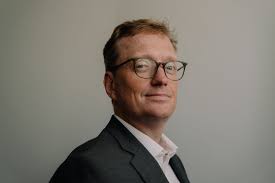 Chefredaktør: Politikerne bør tage en slapper på sociale medier