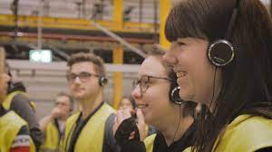 Amazon's online jobs also include becoming a recruiter for the company. Fulfillment Associates Amazon Jobs