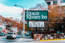 Titanic'te bulunan bir rahip, kendisine teklif edilen iki filikaya da binmeyi reddetti. 10 Smoky Mountains Attractions You Need To Experience Holly Habeck