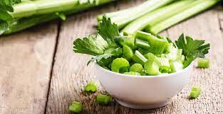 Minyak daun bidara asli juga sesuai untuk bayi yang mengalami selsema dan kembung perut. 11 Manfaat Seledri Daun Beraroma Khas Khasiat Tak Terbatas