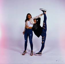 Charli Damelio Dixie Damelio In 2020 Hollister Jeans Hollister Perfect Sisters