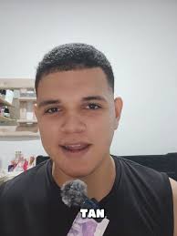 James Levanta A Japonés