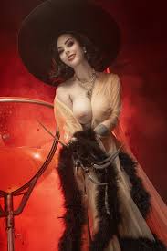 Lady Dimitrescu porn - pictures, memes and posts on JoyReactor